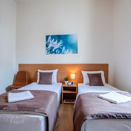 Booking En Suite Beograd Bagian luar foto