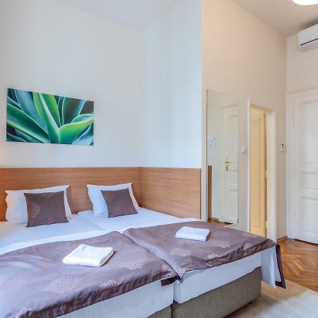 Booking En Suite Beograd Bagian luar foto