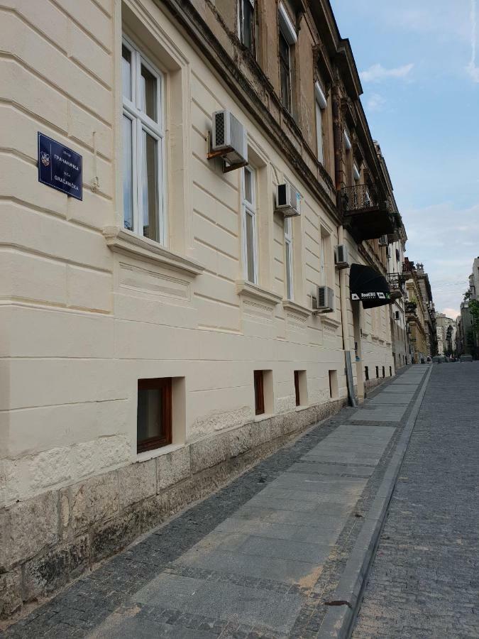 Booking En Suite Beograd Bagian luar foto