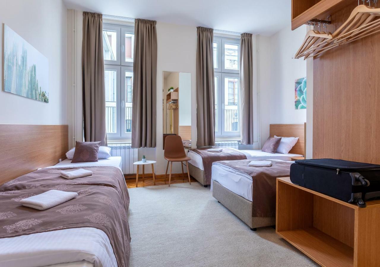 Booking En Suite Beograd Bagian luar foto