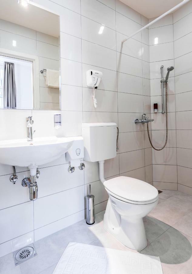 Booking En Suite Beograd Bagian luar foto
