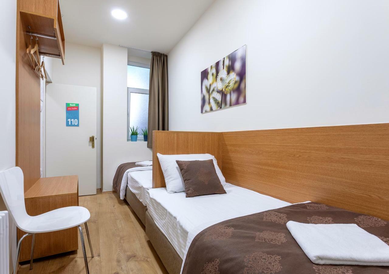 Booking En Suite Beograd Bagian luar foto