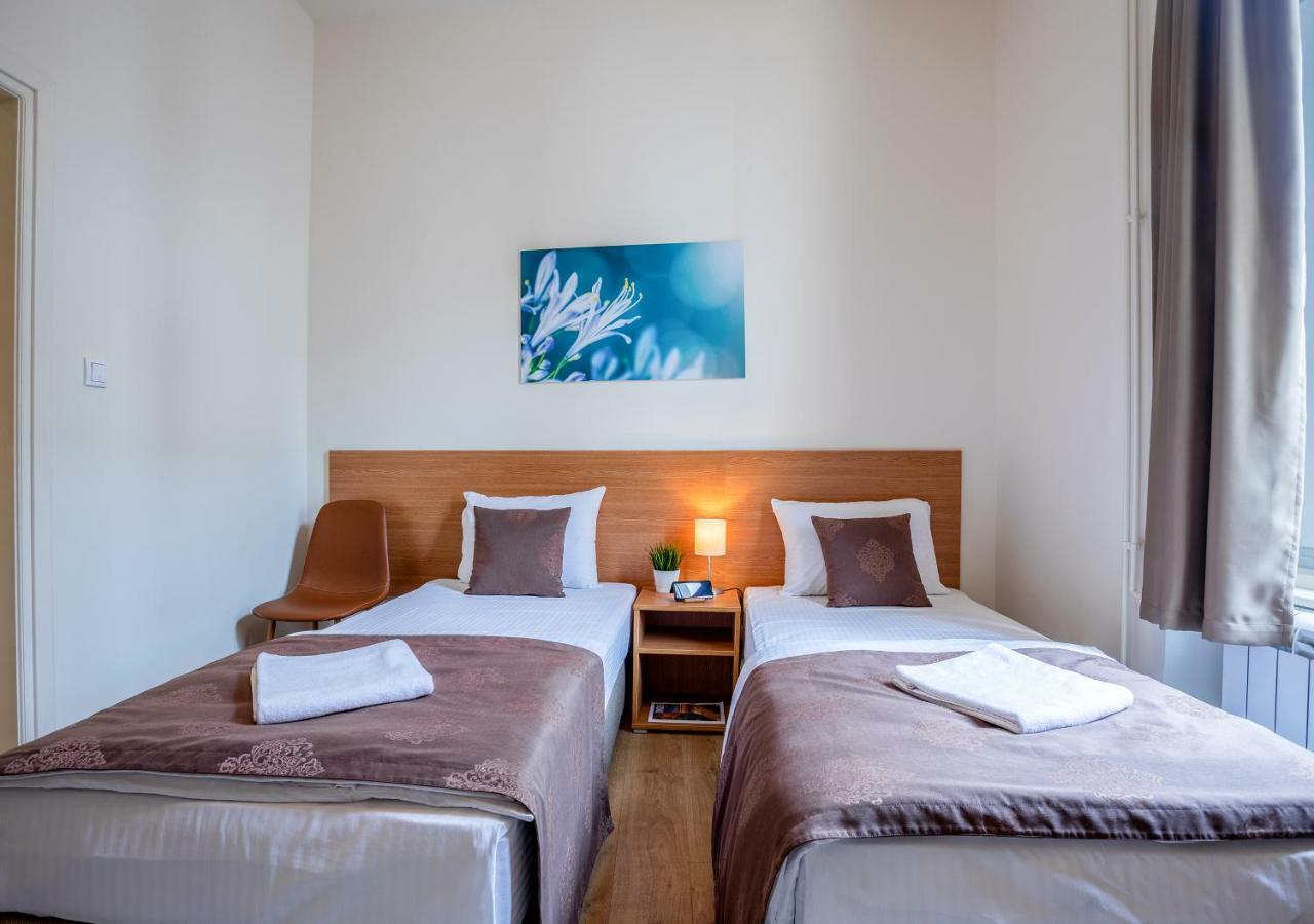 Booking En Suite Beograd Bagian luar foto