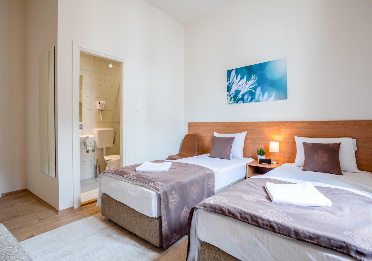 Booking En Suite Beograd Bagian luar foto
