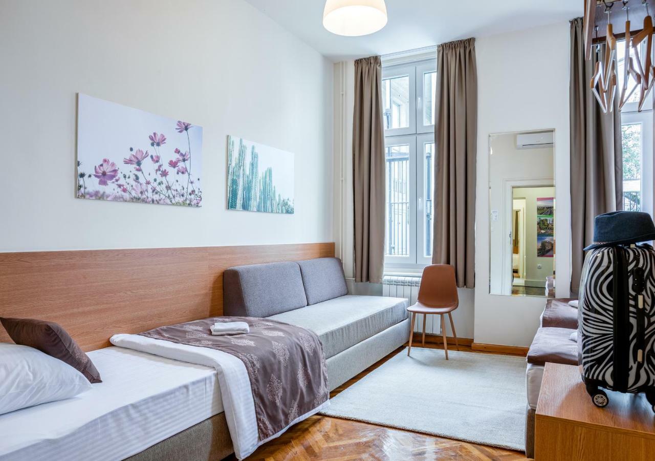 Booking En Suite Beograd Bagian luar foto