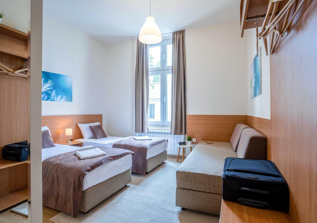 Booking En Suite Beograd Bagian luar foto