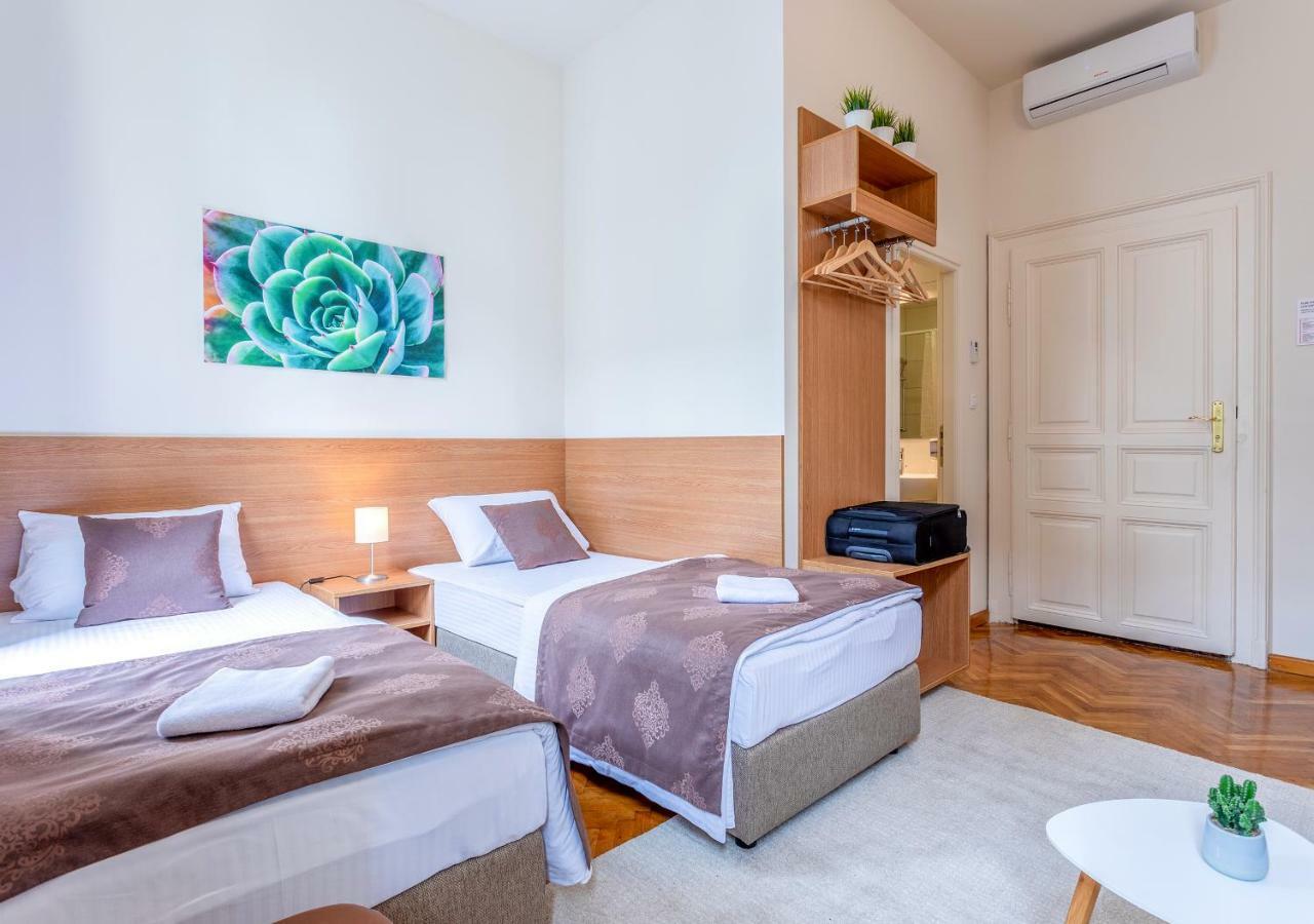 Booking En Suite Beograd Bagian luar foto