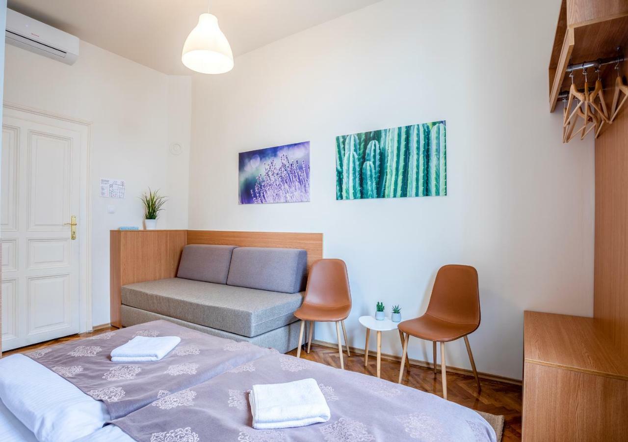 Booking En Suite Beograd Bagian luar foto