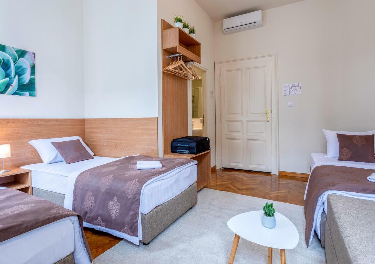 Booking En Suite Beograd Bagian luar foto