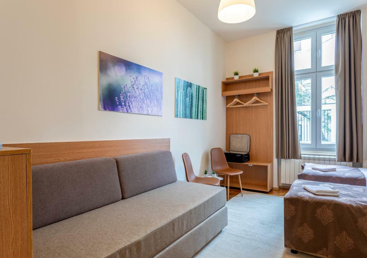 Booking En Suite Beograd Bagian luar foto